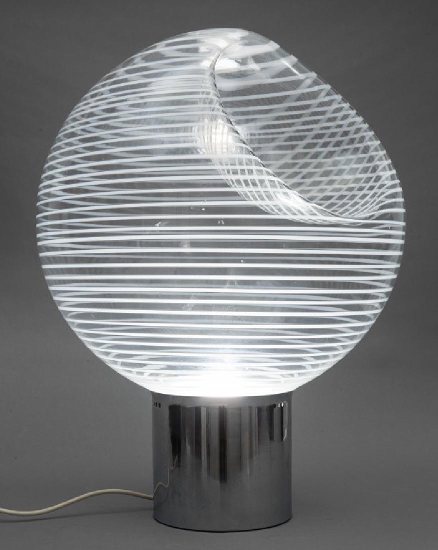 UNA LAMPADA DA TAVOLO, anni '70.  Acciaio (1 of 1)