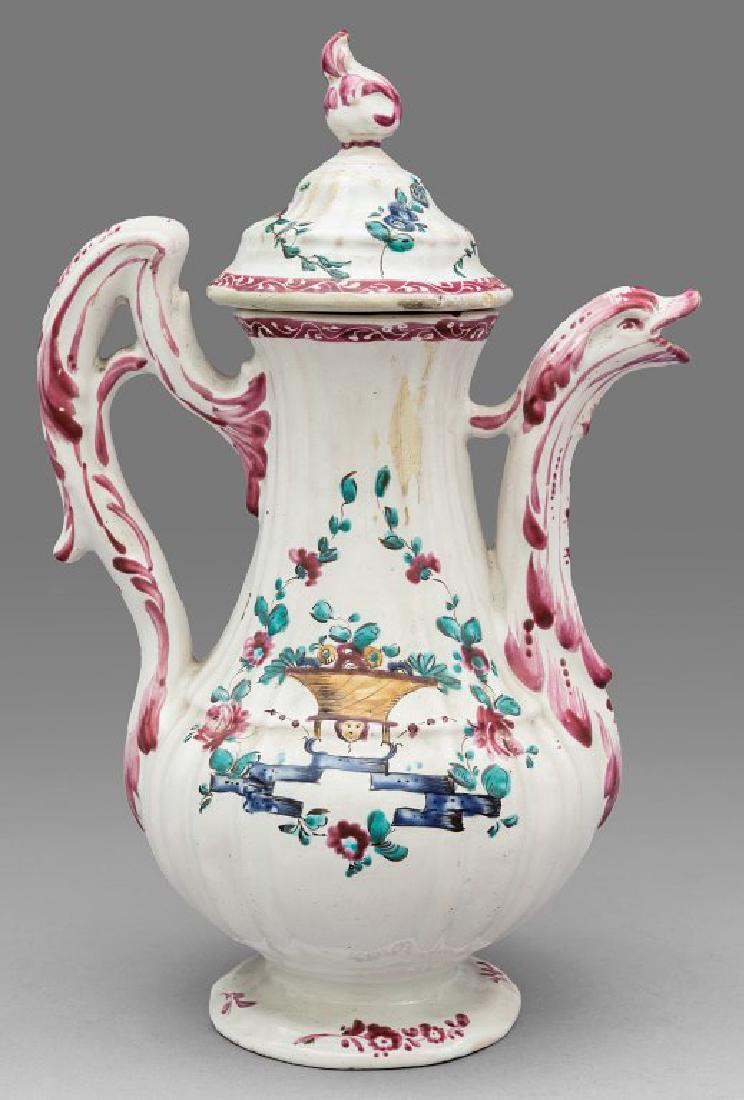 Caffettiera Luigi XV in ceramica decorata in (1 of 1)