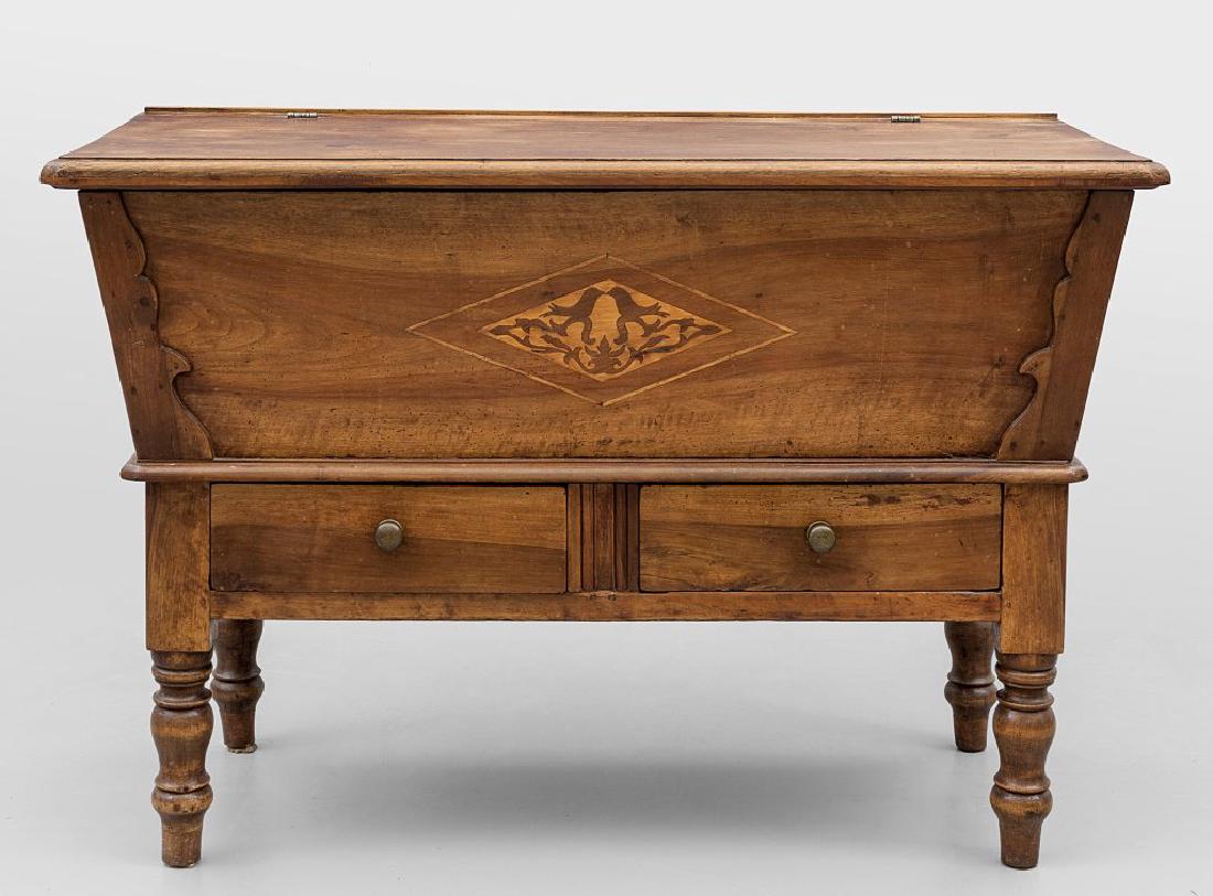 Madia in noce intarsiata sul fronte  cm. (1 of 1)