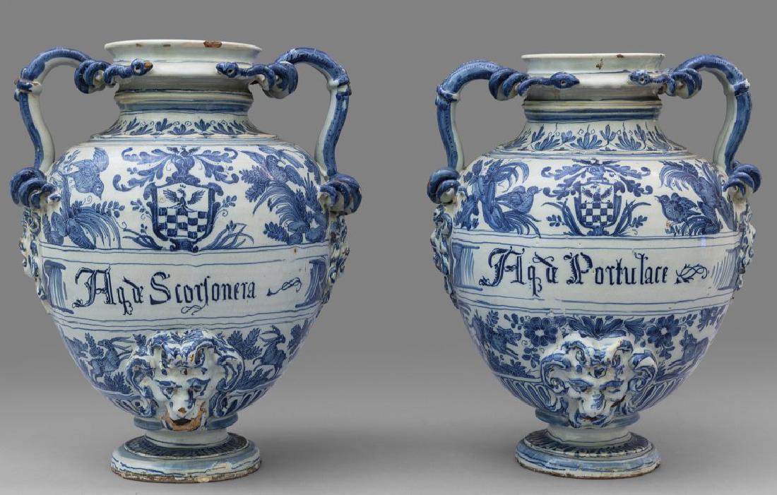 Coppia di grandi idrie in ceramica di Savona a (1 of 1)