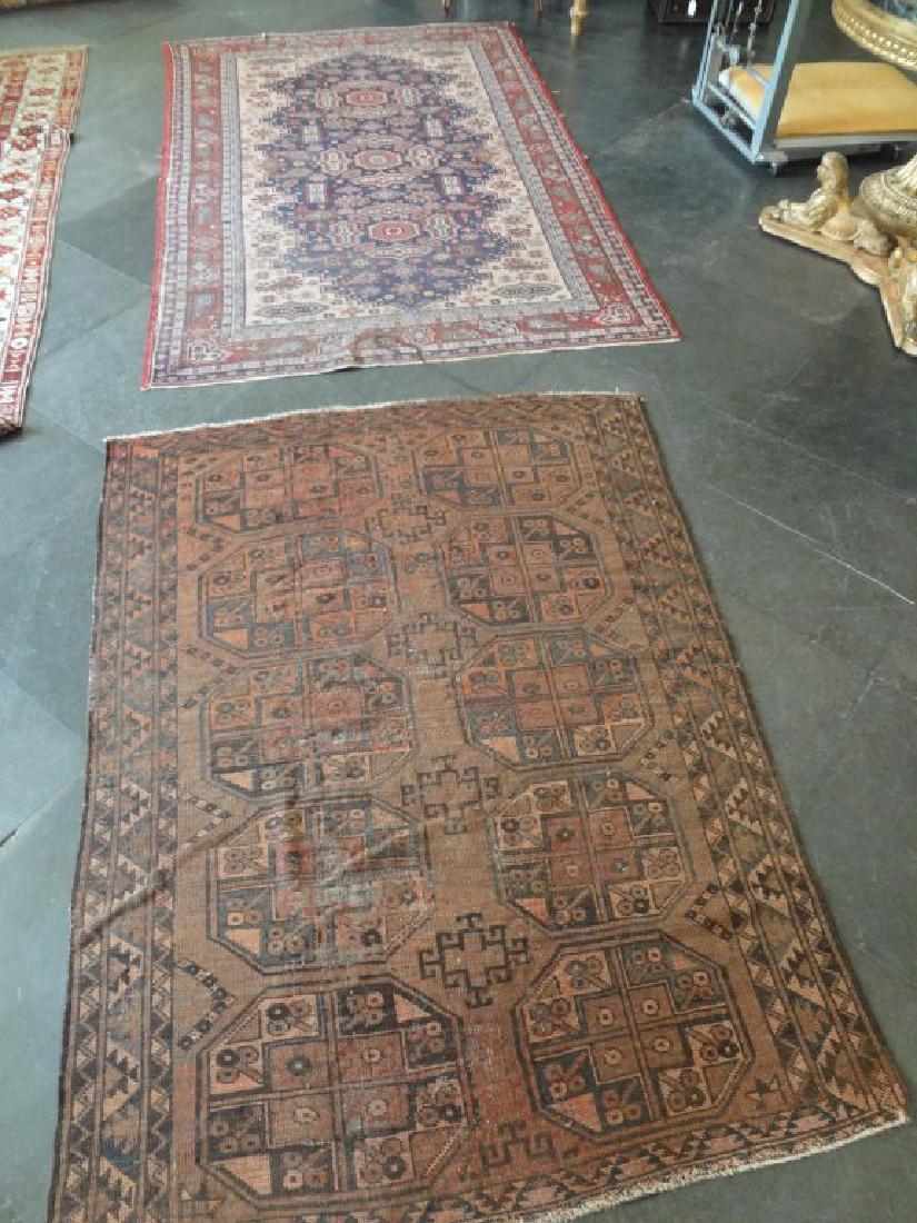 Due tappeti in cattivo stato (1 of 1)