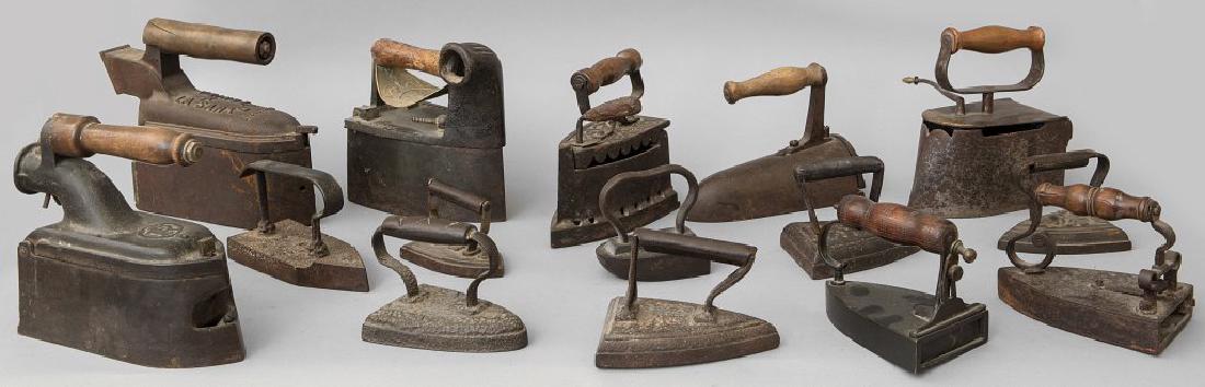 Raccolta di vecchi ferri da stiro (1 of 1)