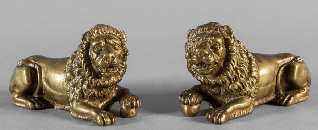 Coppia di leoni in bronzo dorato cm. 15x6 h. 9: Coppia di leoni in bronzo dorato cm. 15x6 h. 9