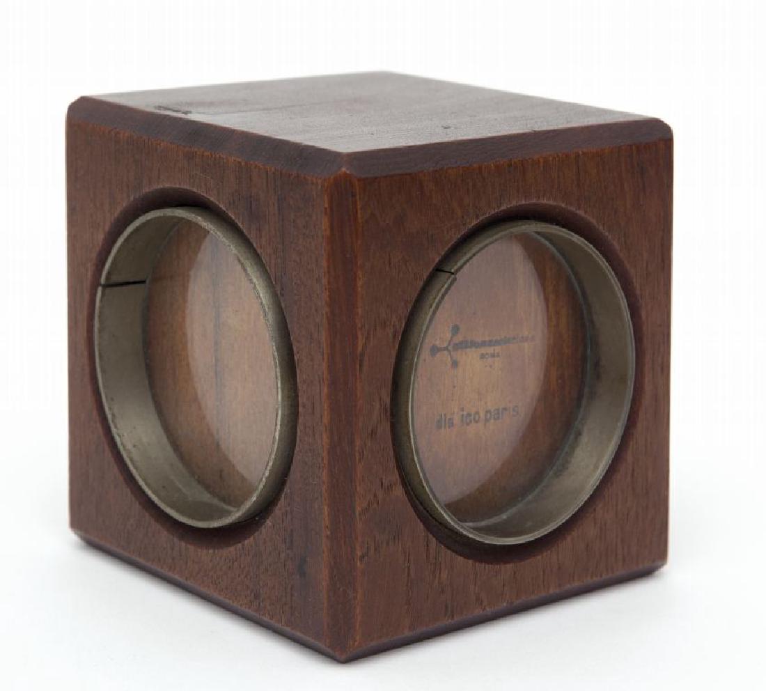 ICO PARISI un portaritratti, edizione: ICO PARISI un portaritratti, edizione STILDOMUSELEZIONE, 1961. Legno di palissandro, ottone, vetro. Marcato "Stildomuselezione Roma Dis. Ico Parisi. Cm 10 x 10 x 10. Letteratura: Domus 375 (febbraio 1