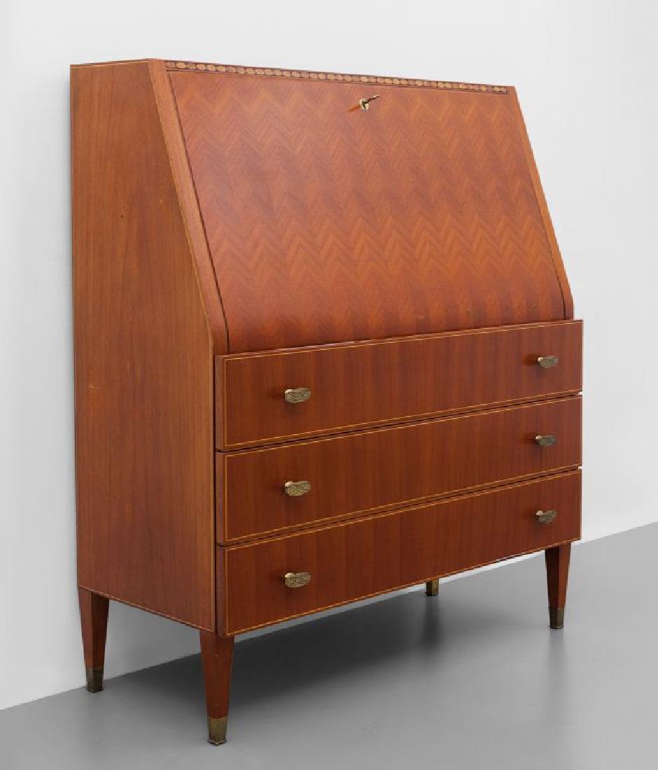 PAOLO BUFFA Un secrÃ©taire, ESECUZIONE MARELLI: PAOLO BUFFA Un secrÃ©taire, ESECUZIONE MARELLI & COLICO, CantÃ¹, 1957. Legno impiallacciato in mogano, interni impiallacciati in ulivo, maniglie di ottone su disegno di GIOVANNI GARIBOLDI. Cm 120