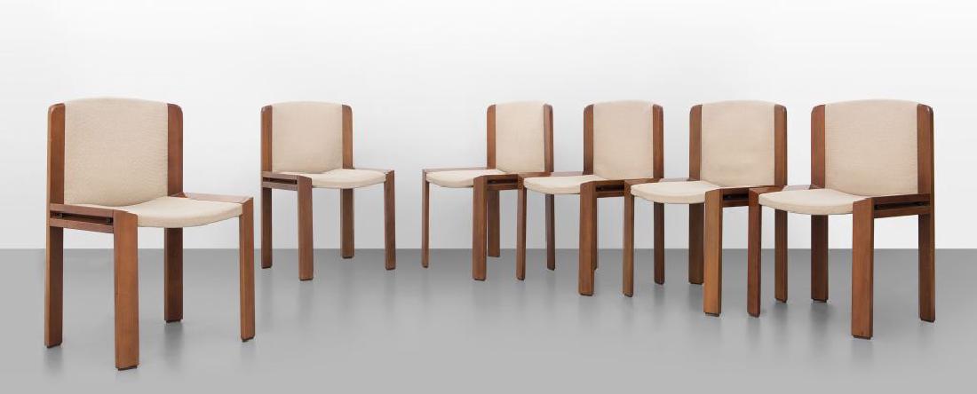 JOE COLOMPO Sei sedie "300" per POZZI, 1966.: JOE COLOMPO Sei sedie "300" per POZZI, 1966. Legno di faggio tinto all"anilina, imbottiture rivestite in tessuto. Altezza cm 78, larghezza 48, profonditÃ 50. A set of six "300" chairs manufactured