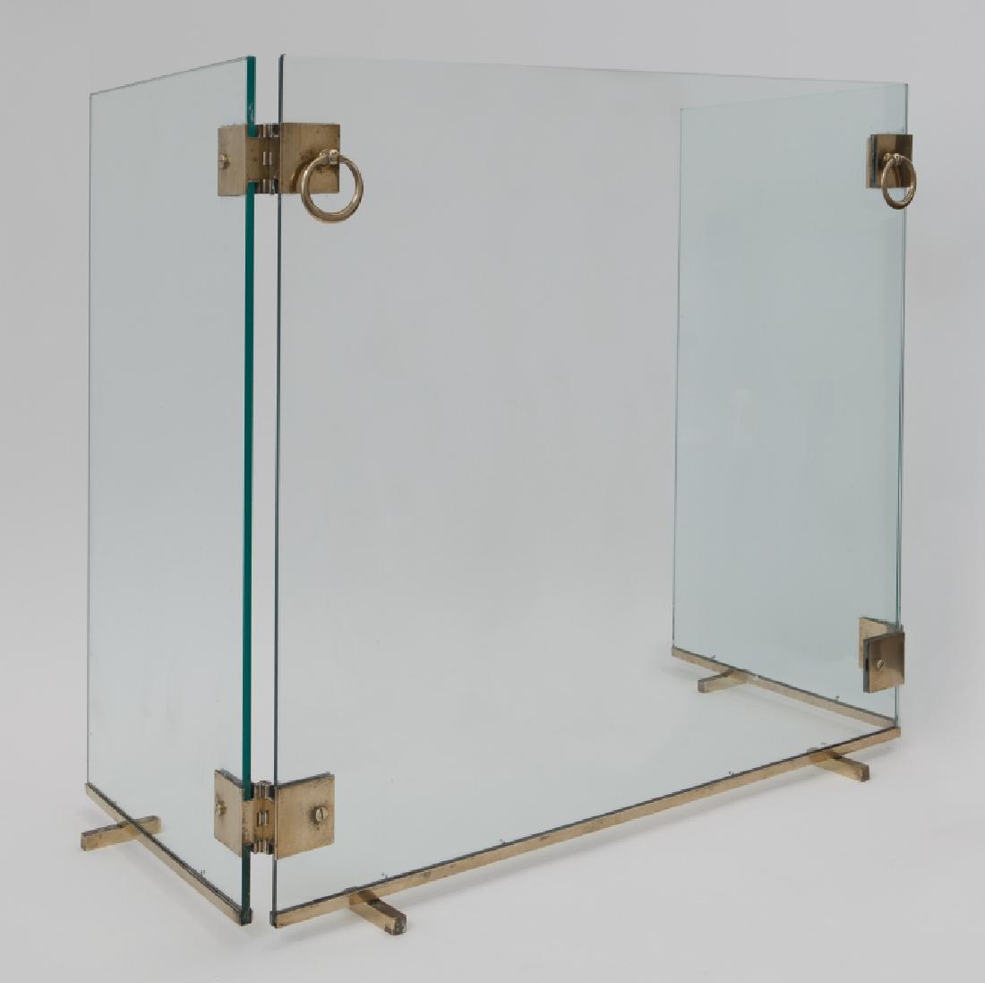 UN PARAFUOCO, anni '60.  Ottone, cristallo (1 of 1)