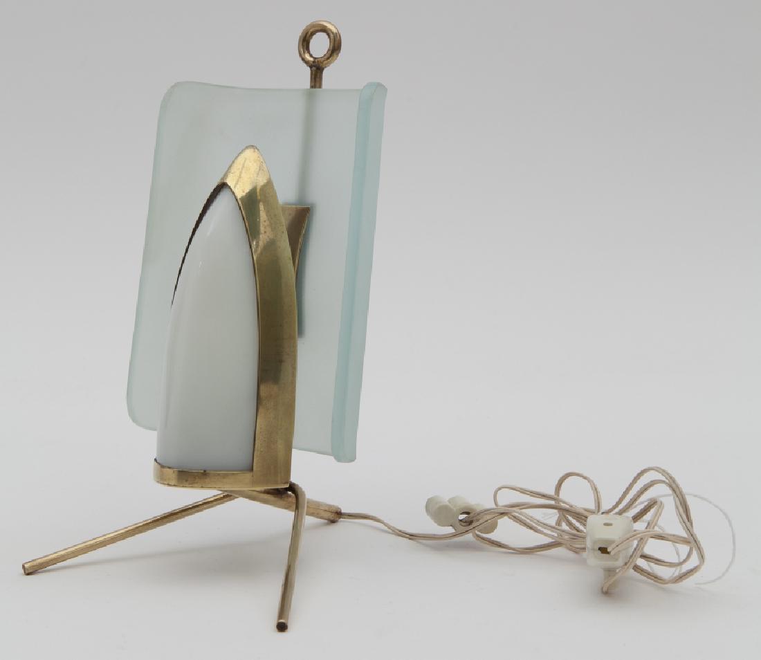 UNA LAMPADA DA TAVOLO, anni '50.  Ottone, (1 of 1)