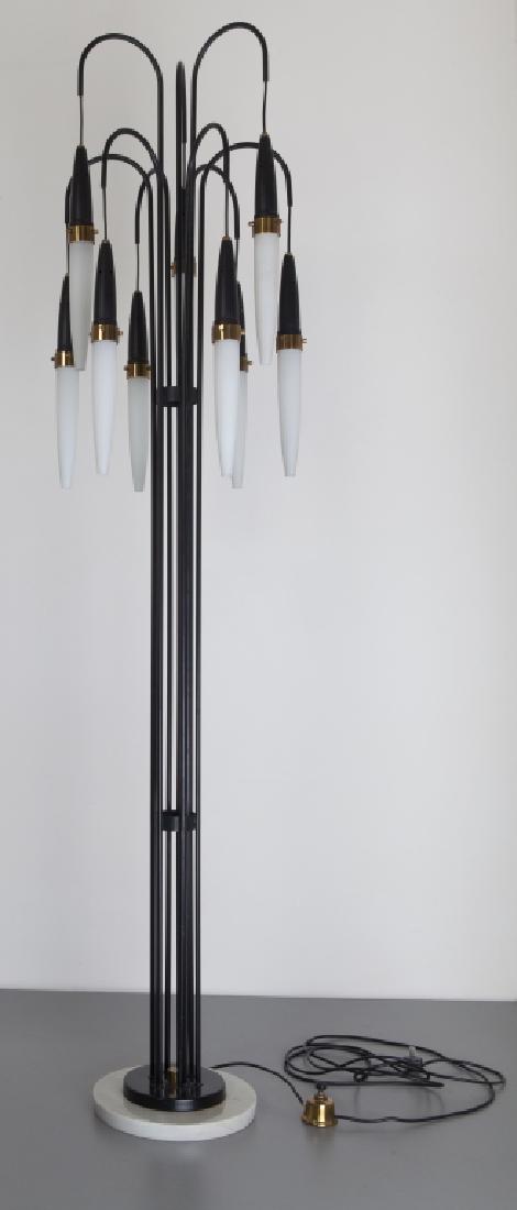 ESPERIA (Editore) Una lampada da terra, anni: ESPERIA (Editore) Una lampada da terra, anni '50. Marmo, tubo di acciaio verniciato, ottone, vetro satinato. Altezza cm 200.