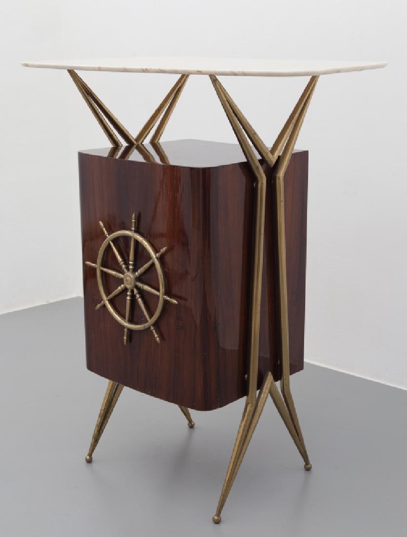 UN MOBILE-BAR, anni '60.  Legno impiallacciato (1 of 1)