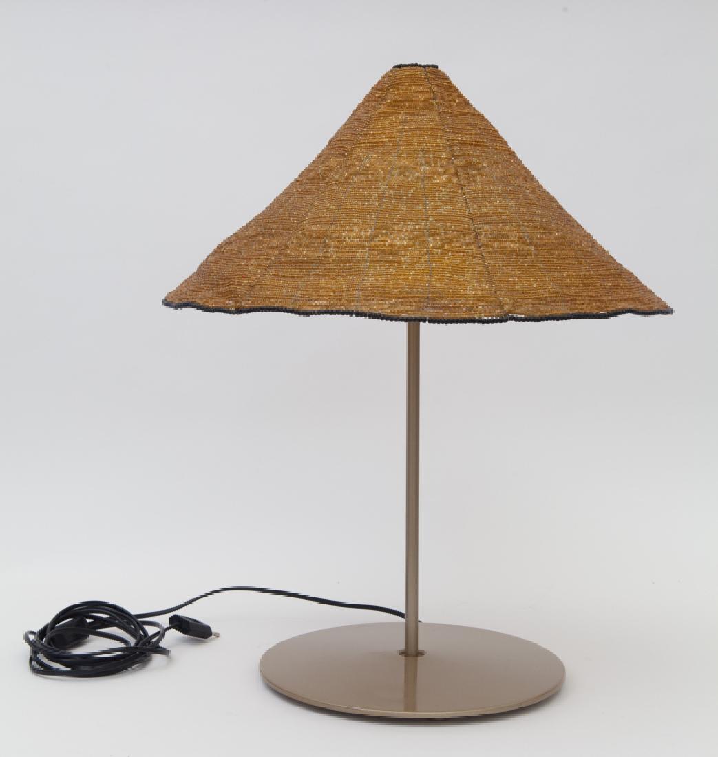 LEUCOS  Una lampada da tavolo, anni '70. (1 of 1)