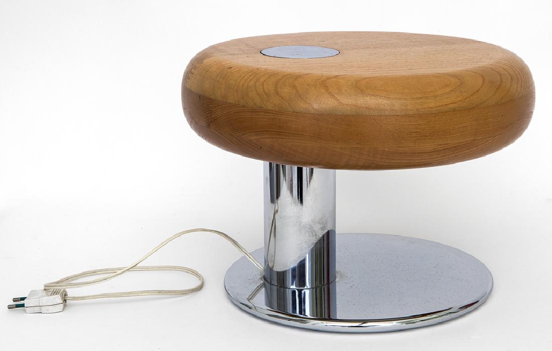 UNA LAMPADA DA TAVOLO, anni '70.  Acciaio (1 of 1)