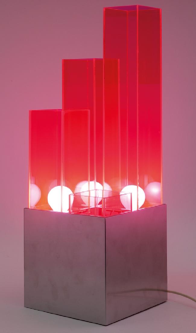 UNA LAMPADA DA TAVOLO, anni '70.  Lamierino di (1 of 1)