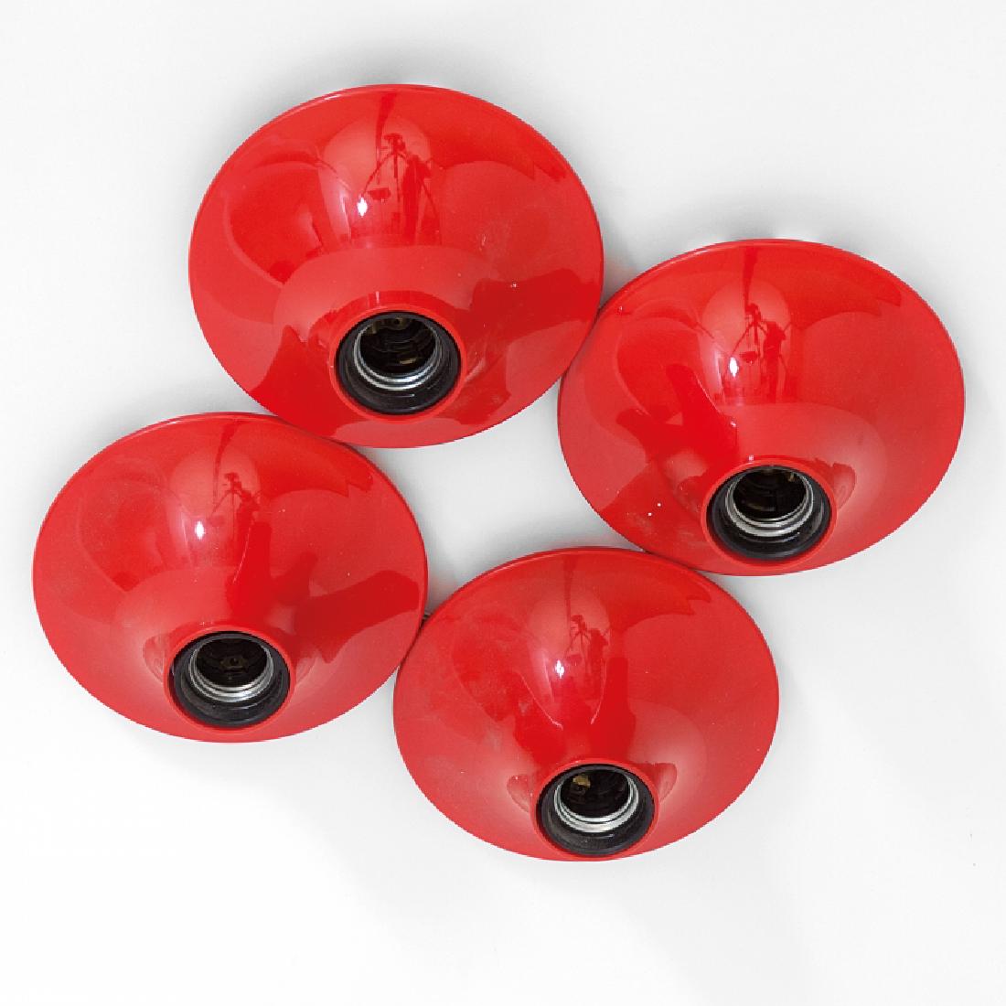 VICO MAGISTRETTI Una plafoniera componibile: VICO MAGISTRETTI Una plafoniera componibile "Teti" per ARTEMIDE, circa 1973. Bakelite. Marcata "Artemide Milano Teti Vico Magistretti". Cm 28 x 28 x 8 (profonditÃ ). Letteratura: catalogo Artemide 1