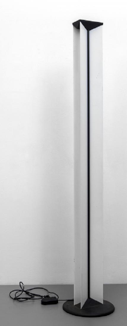 GIANFRANCO FRATTINI  Una lampada alogena da (1 of 1)