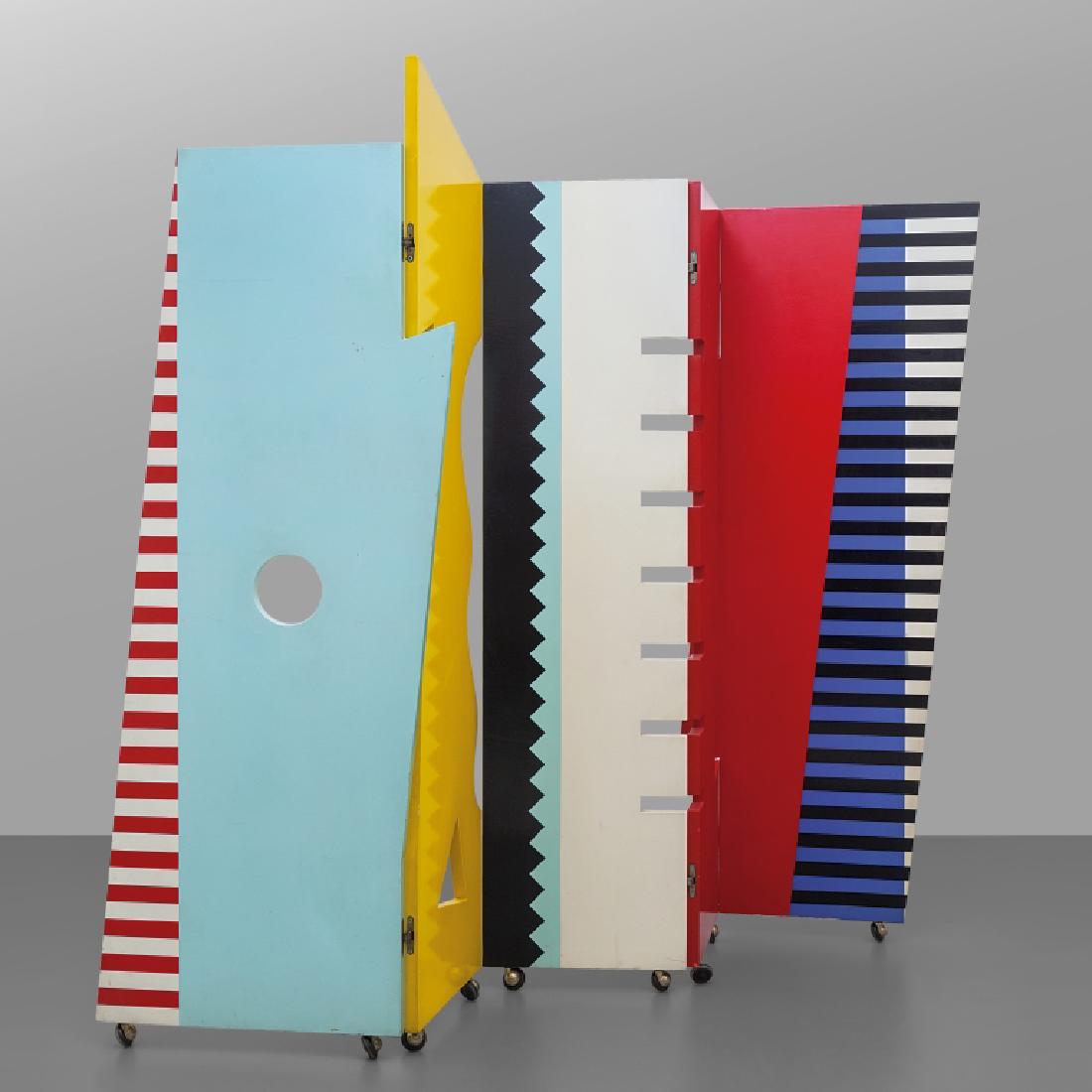 DAN FRIEDMAN Un paravento mobile su rotelle: DAN FRIEDMAN Un paravento mobile su rotelle "Bagatelle", esecuzione DRIADE, 1991-1992, edizione limitata non numerata realizzata in pochi esemplari. Multistrato verniciato. Cm 170 x 200. A "Bagatelle"