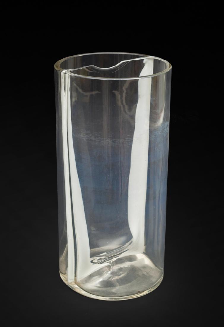 TONI ZUCCHERI, VENINI Un vaso della serie: TONI ZUCCHERI, VENINI Un vaso della serie "Membrane", circa 1965-66. Cristallo con diaframma in lattimo. Marca incisa "venini italia". Altezza cm 28. Letteratura: Franco Deboni, I vetri Venini catalog