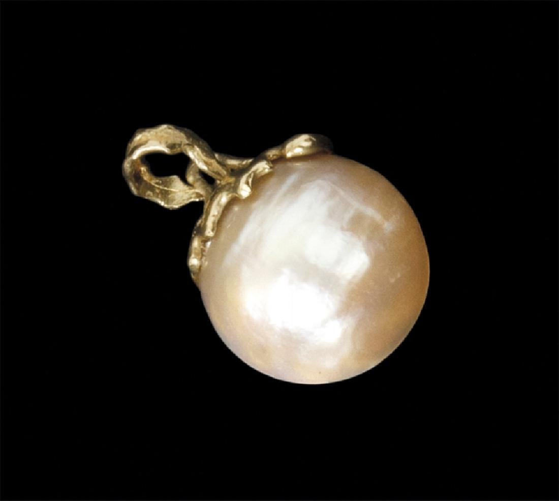 Ciondolo in oro giallo portante perla mabÃ© e (1 of 1)