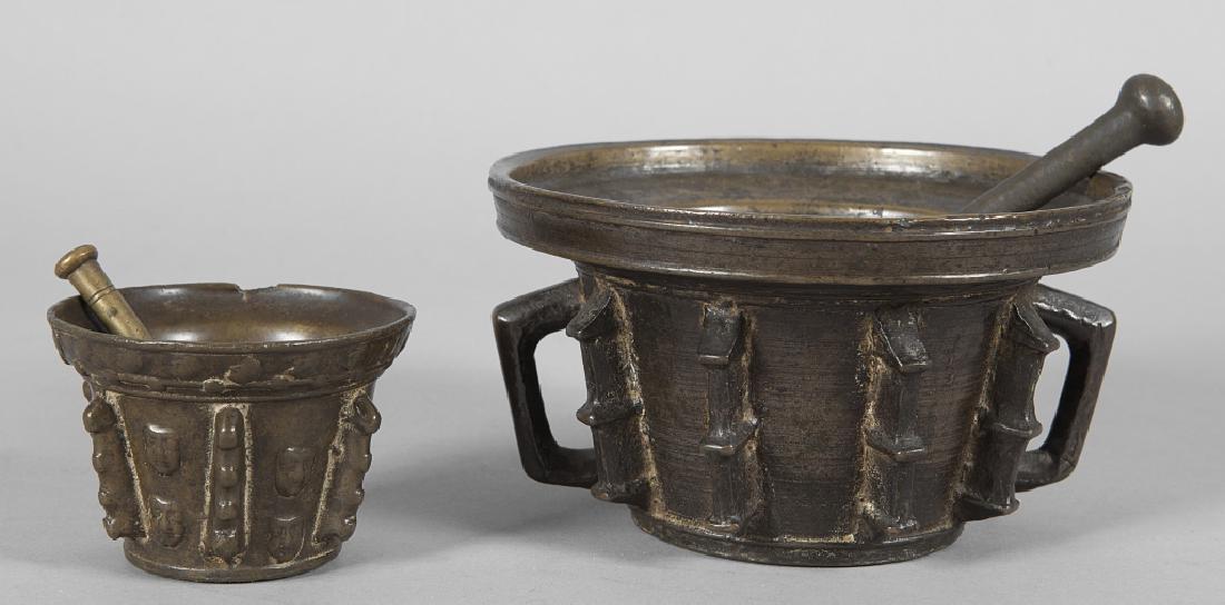 Due mortai in bronzo brunito con pestello, (1 of 1)
