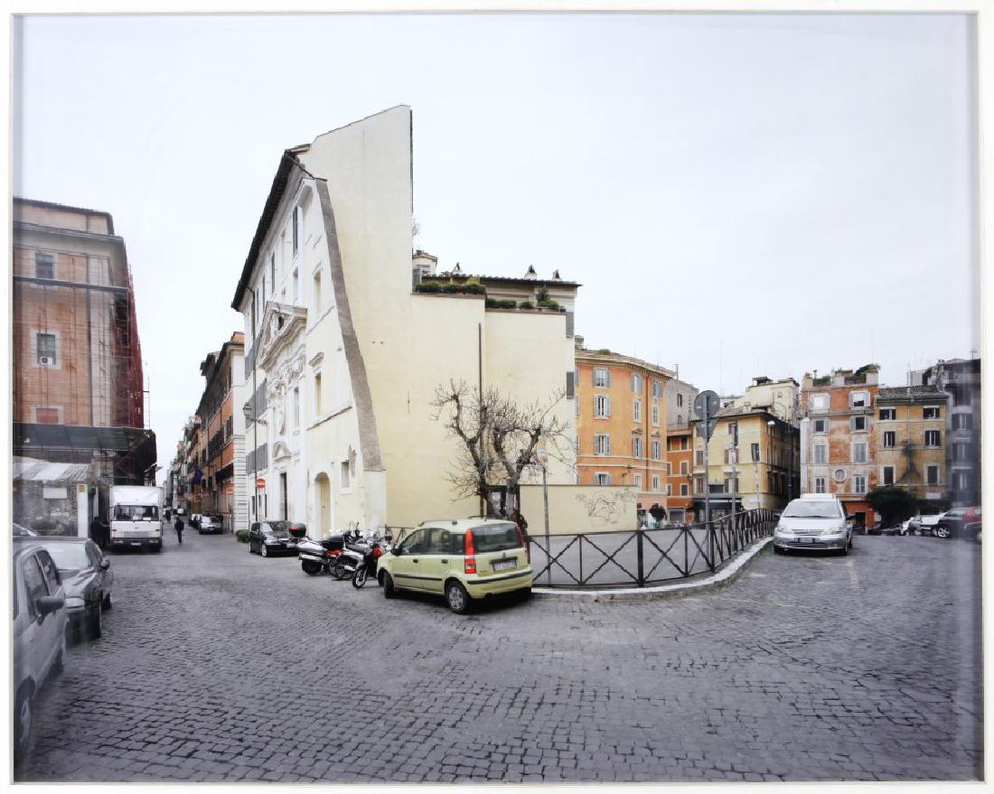 GABRIELE BASILICO (1944-2013) Via Giulia,: GABRIELE BASILICO (1944-2013) Via Giulia, Roma 2007 (07A10-275) pure pigmented print cm 79x99 esemplare 1/5 sul retro: etichetta dell'artista con firma certificato di autenticitÃ firmato dall'artis