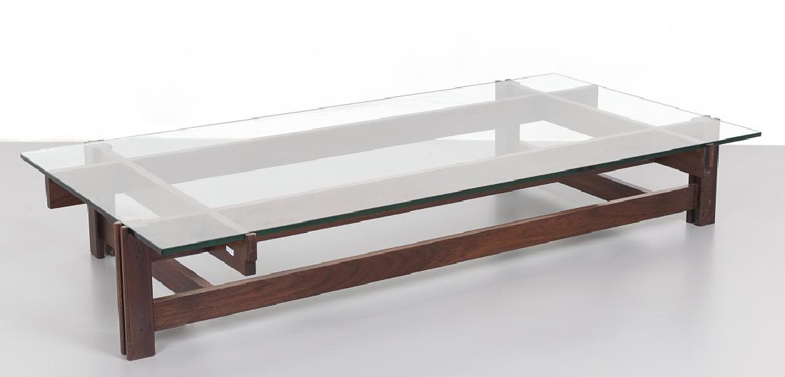 ICO PARISI Un tavolino modello 751 per: ICO PARISI Un tavolino modello 751 per CASSINA, 1961. Legno di teak, cristallo molato. Etichetta della manifattura. Cm 25 (h) x 140 x 44. Letteratura: Domus 399 (maggio 1963), p. d/104 catalogo Cassin