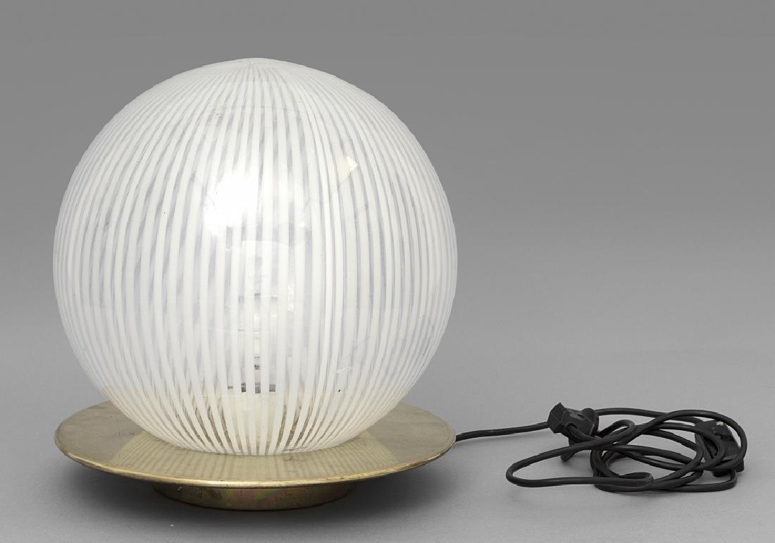 ORNELLA NOORDA  Una lampada da tavolo con (1 of 1)