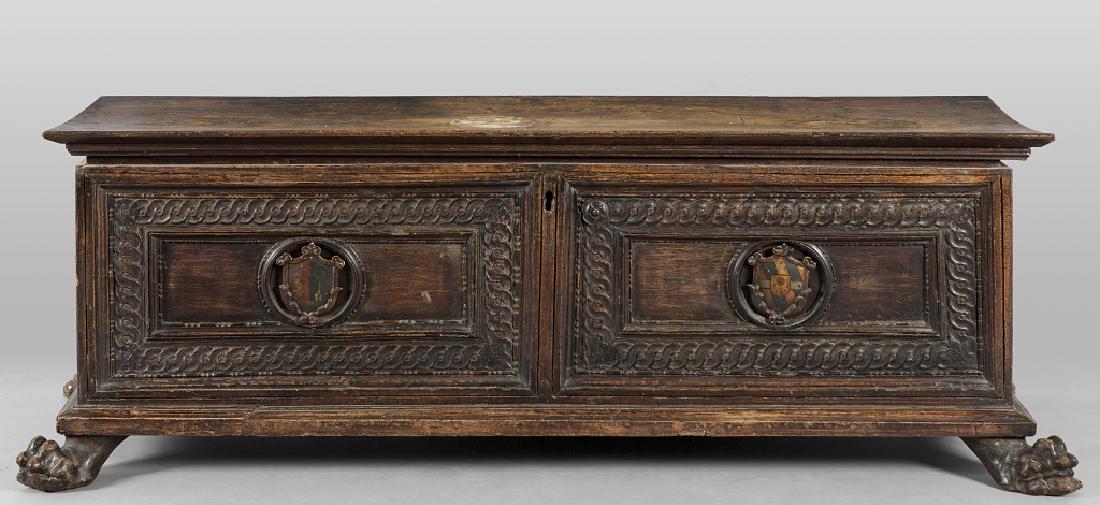 Cassapanca in noce intagliato con due stemmi, (1 of 4)