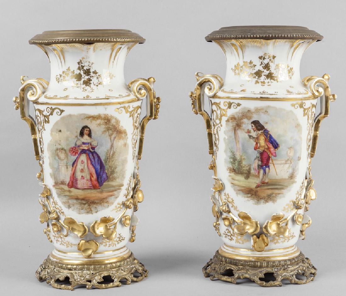 Coppia di vasi Luigi Filippo in porcellana bianca (1 of 1)