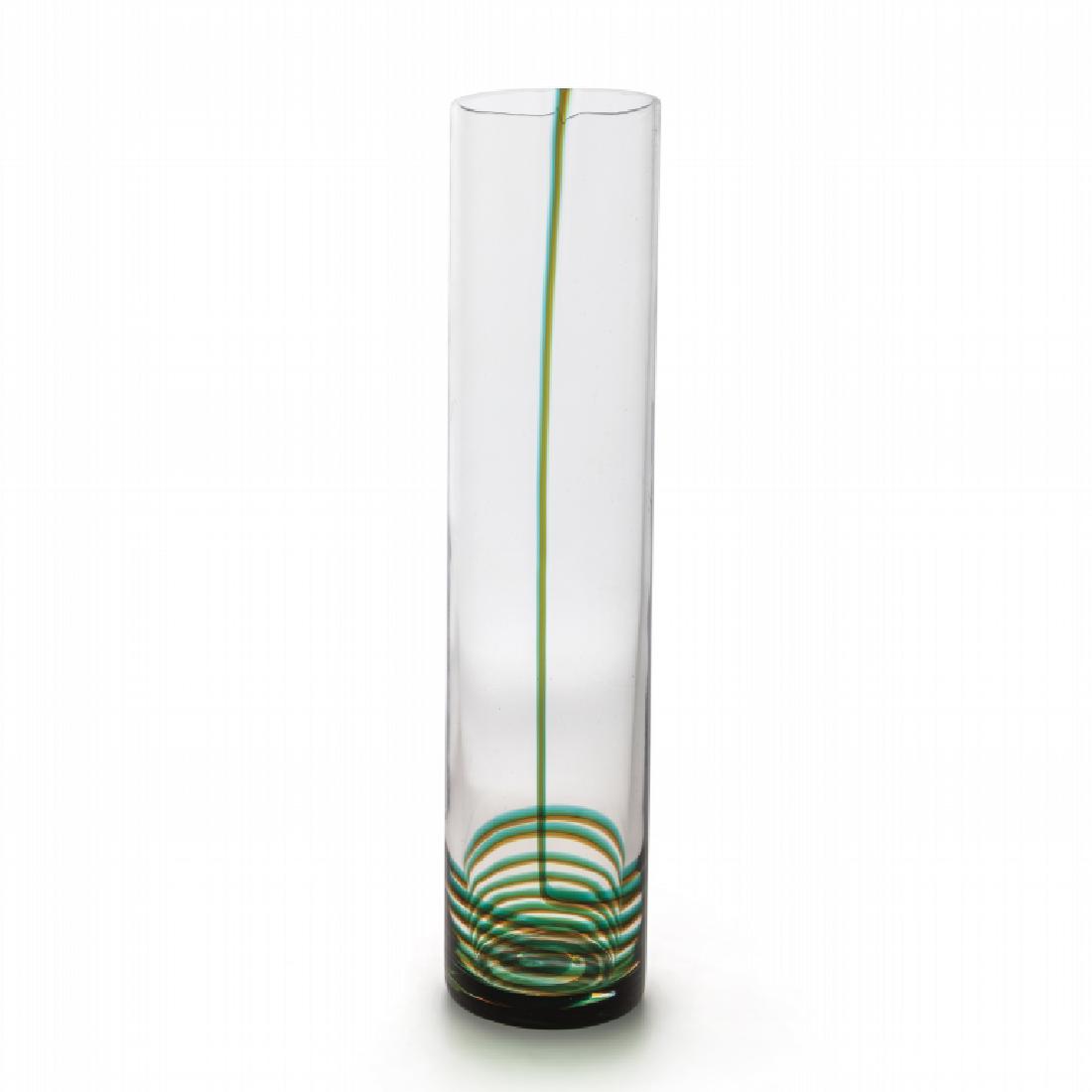 STUDIO VENINI Un vaso della serie 'Bifilo' con: STUDIO VENINI Un vaso della serie 'Bifilo' con decoro a canne spiraliformi, circa 1973. Marca incisa 'venini italia'. Altezza cm 35. Letteratura: Franco Deboni, I vetri Venini catalogo 1921-2007, Alle