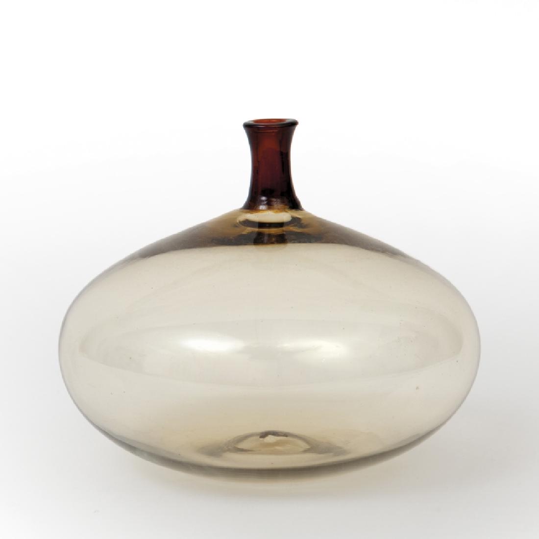 LUDOVICO DIAZ DE SANTILLANA, VENINI Un vaso: LUDOVICO DIAZ DE SANTILLANA, VENINI Un vaso della serie 'Colletti' in vetro a incalmo, 1968. Marca incisa 'venini italia'. Altezza cm 12,5. Letteratura: Franco Deboni, I vetri Venini La storia, gli ar