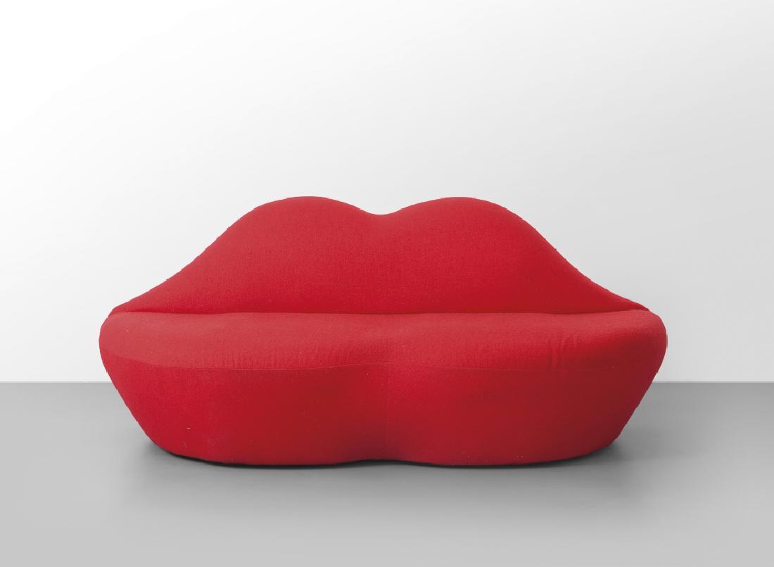 STUDIO 65 Un divano 'Bocca' per GUFRAM, 1972.: STUDIO 65 Un divano 'Bocca' per GUFRAM, 1972. Poliuretano rivestito in tessuto. Altezza cm 90, larghezza 200, profonditÃ 80. A 'Bocca' (mouth) sofa manufactured by GUFRAM, 1972. Polyurethane with f