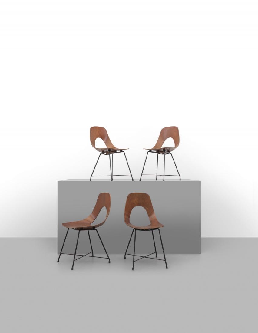 AUGUSTO BOZZI Quattro sedie 'Ariston' per: AUGUSTO BOZZI Quattro sedie 'Ariston' per FRATELLI SAPORITI, 1957. Ferro verniciato, compensato curvato di teak. Etichette della manifattura. Altezza cm 82, larghezza 40, profonditÃ 50. A set of fo