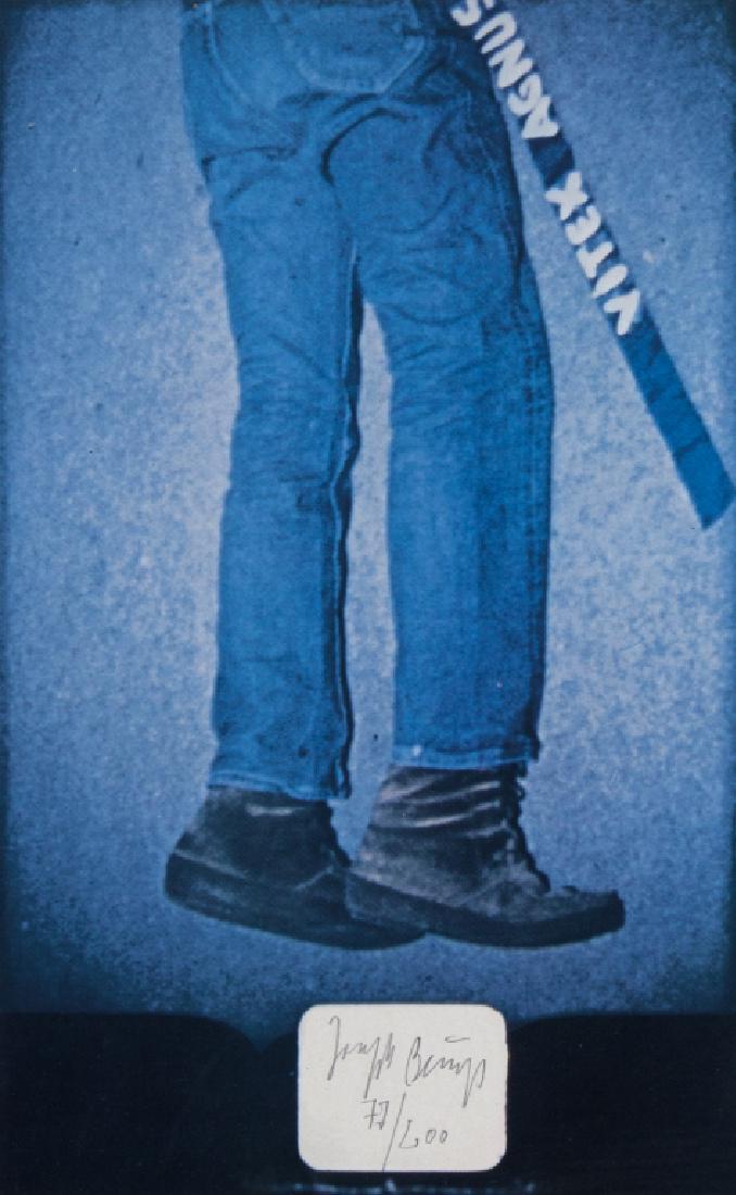 JOSEPH BEUYS (1921-1986) Levitazione in: JOSEPH BEUYS (1921-1986) Levitazione in Italia 1978 colore offset su cartoncino cm 36,8x22,3 esemplare 77/200 firmata e numerato in basso al centro Edizioni Lucio Amelio, Napoli Levitazione in Italia