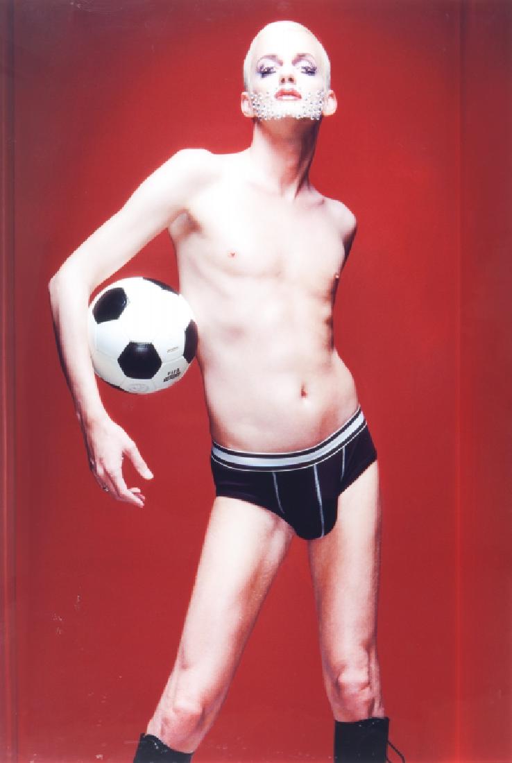 ERWIN OLAF (1959-) Rouge, Player: ERWIN OLAF (1959-) Rouge, Player II 2005 stampa lambda cm 117x80 esemplare 3/3 firmato, datato, titolato e numerato sul retro Rouge, Player II 2005 lambda print 46,06x31,49 in edition 3/3 signed, date