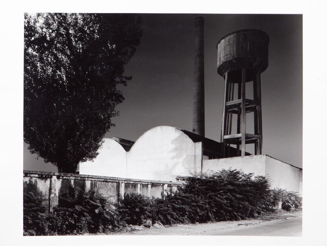 GABRIELE BASILICO (1944-2013): GABRIELE BASILICO (1944-2013) Milano 1989 stampa vintage ai sali d'argento cm 27,5x34 - 30,5x40,5 firmata, datata e titolata sul retro timbro a secco Gabriele Basilico in basso a destra Milano 1989 vi