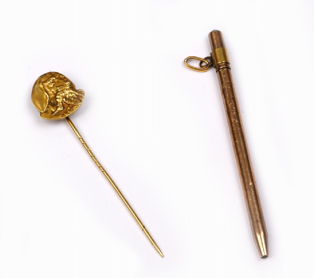 Lotto composto da una piccola spilla in oro (1 of 1)