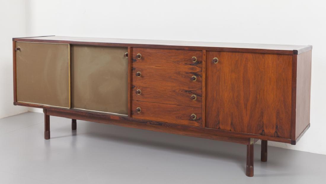 TRE V (Editore)  Una credenza, anni '60. (1 of 4)