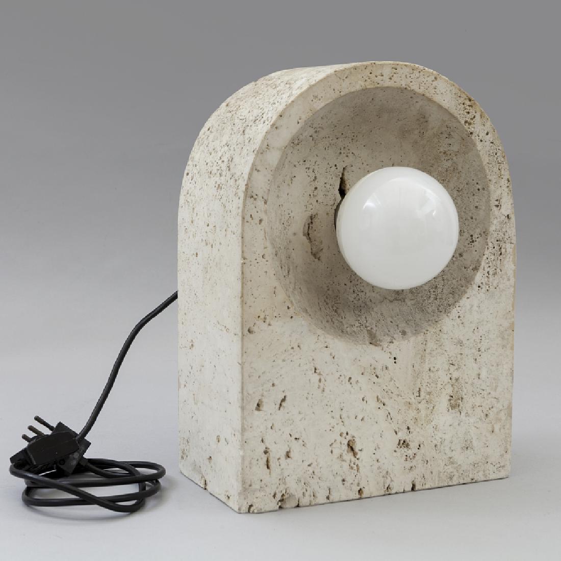 GIULIANO CESARI Una lampada da tavolo per (1 of 1)