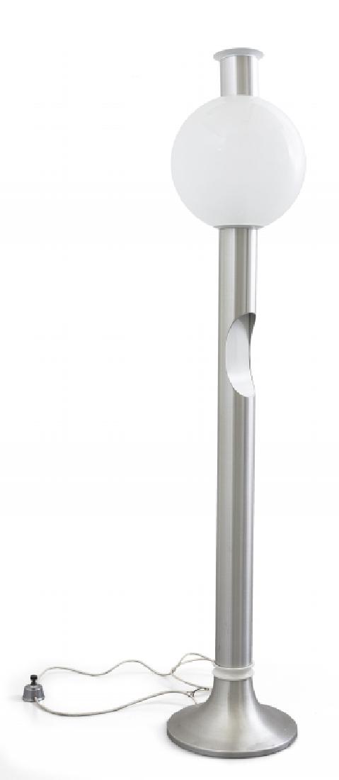 ANGELO BROTTO Una lampada da terra 'Melissa': ANGELO BROTTO Una lampada da terra 'Melissa' per ESPERIA, anni '70. Alluminio spazzolato, alluminio smaltato, vetro opalino. Altezza cm 180.