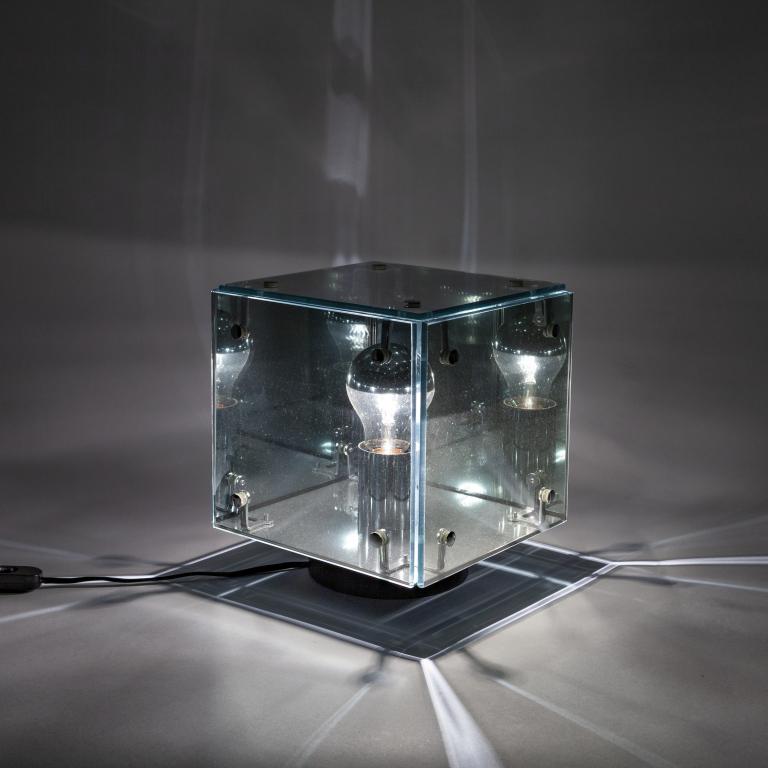 GRUPPO A.R.D.I.T.I. Una lampada da tavolo (1 of 1)