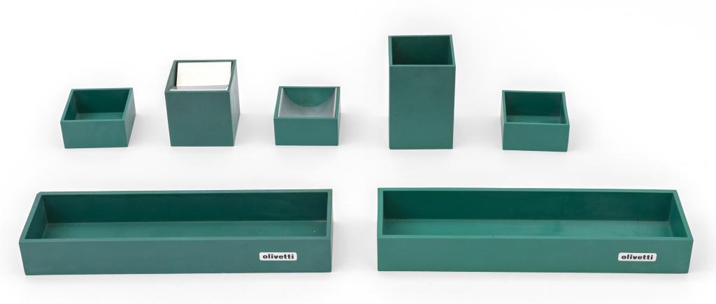 BRUNO MUNARI  Un servizio da scrivania per (1 of 1)