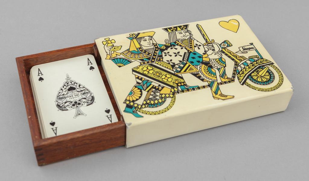 PIERO FORNASETTI  Una scatola per carte da (1 of 1)