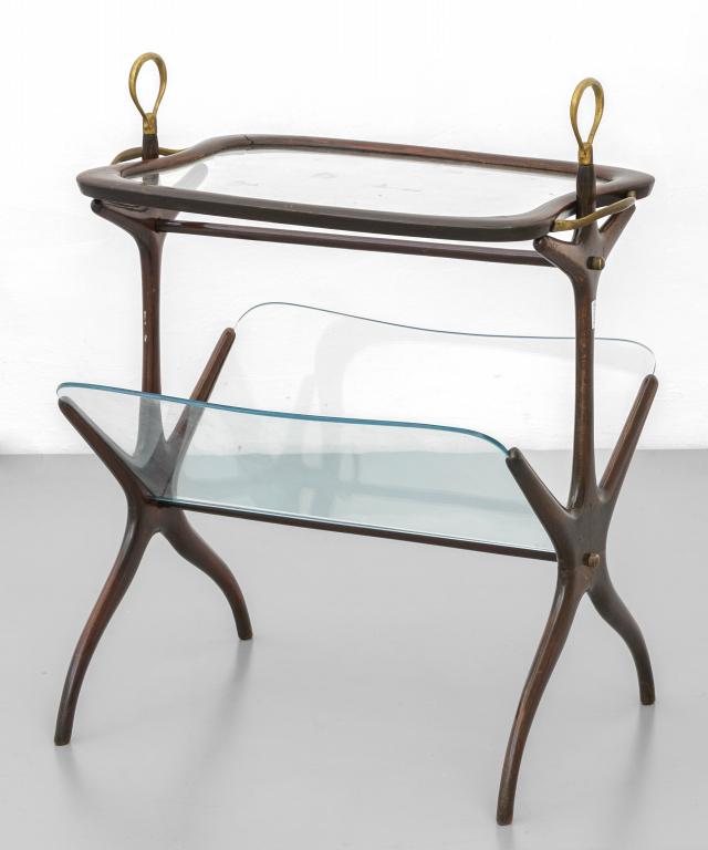 UN TAVOLINO PORTARIVISTE, anni '50 Legno di (1 of 1)