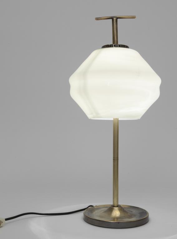 UNA LAMPADA DA	 TAVOLO, anni '60.  Ottone, (1 of 1)