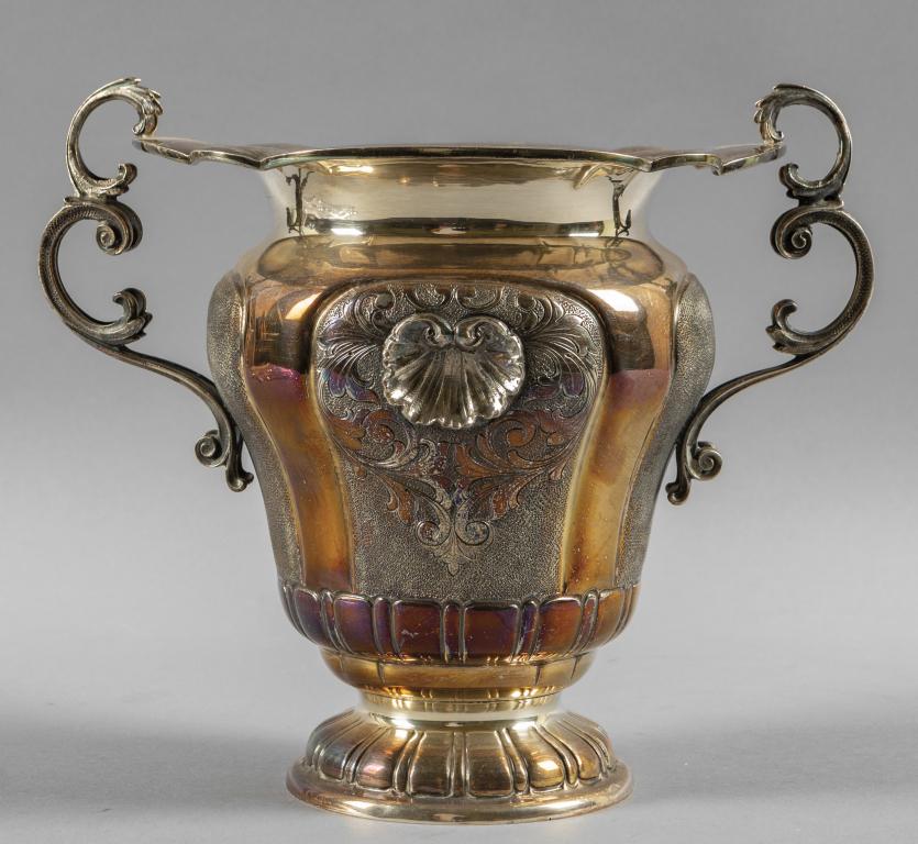 Vaso con manici in argento sbalzato gr.640, (1 of 1)