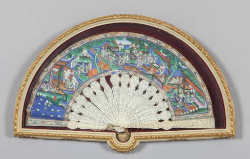 Ventaglio cantonese decorato con scene di vita: Ventaglio cantonese decorato con scene di vita orientale, manico e testa delle figurine in avorio, Cina sec.XIX ventaglio cm.50x27