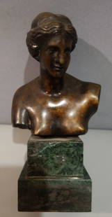 Busto di donna, bronzo a patina scura su base in: Busto di donna, bronzo a patina scura su base in marmo sec.XIX h.cm.10