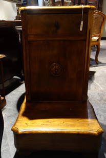 Inginocchiatoio in noce cm. 50x45 h. 85: Inginocchiatoio in noce cm. 50x45 h. 85