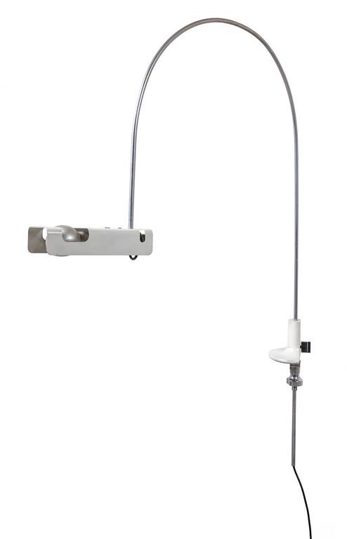 JOE COLOMBO  Una lampada da tavolo a morsetto (1 of 1)