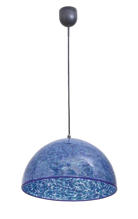 Vistosi: VISTOSIUna lampada a sospensione della serie 'Neverrino', anni '70.Vetro soffiato a murrine blu, verde e lattimo.Altezza diffusore cm 27, diametro 44